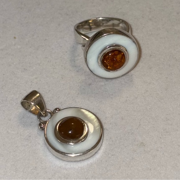 Laura Tosato 925 Sterling Silver Mother of Pearl & Amber Pendant & Ring Set - Picture 5 of 16